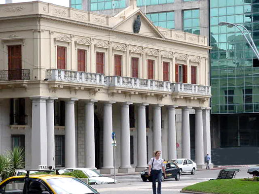 Casa de Gobierno (Plaza Independencia)