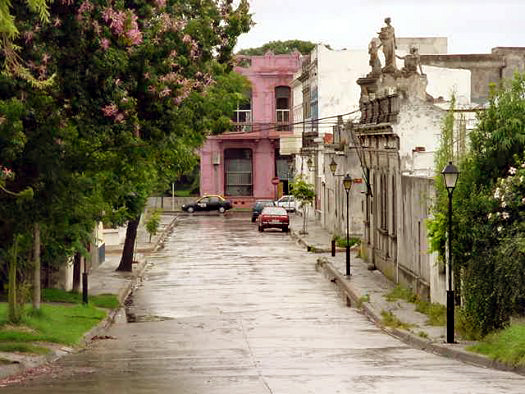 Calle Lozano entre Lucas Obes y Olmedo
