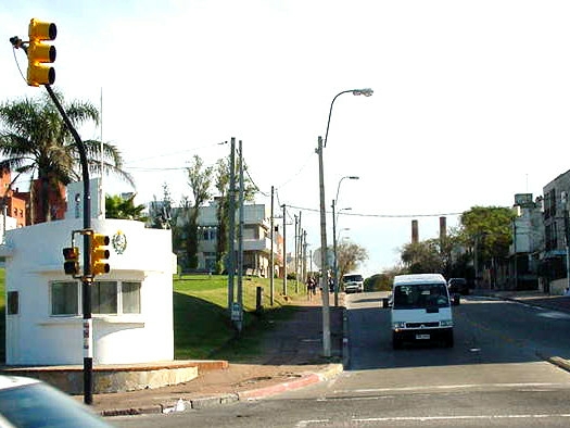 Av. F. Solano L�pez (Comercio) entre Rambla de Chile y Mahoma