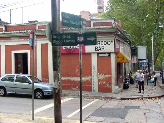 Rivera esquina Diego Lamas