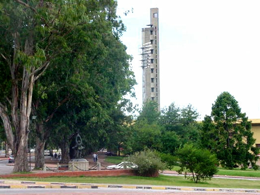 Av. A. Ricaldoni esquina Av. F. Vidiela