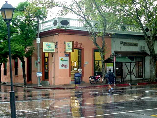 Lucas Obes esquina 19 de Abril