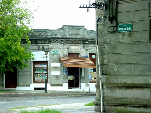 Carlos Sol� esquina Gil