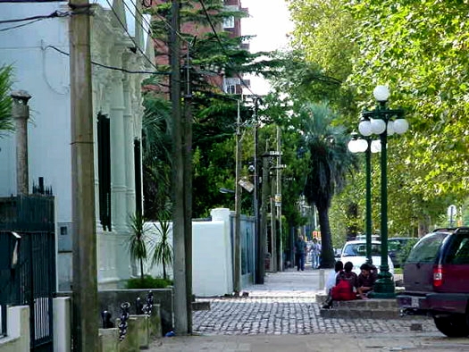 Av. S�arez entre Grito de Asencio y Blvr. Artigas