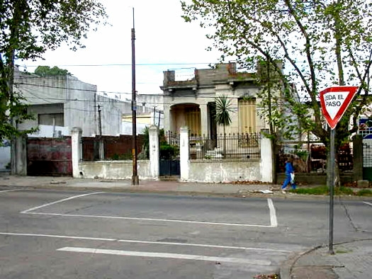 San Mart�n esquina Felipe Contucci (3606)
