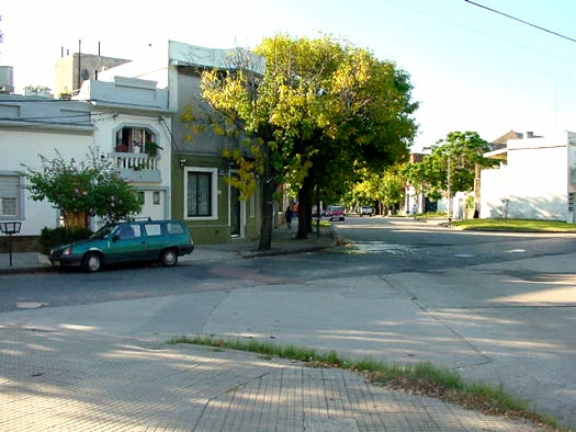 Mart�n C. Mart�nez esquina Figurita
