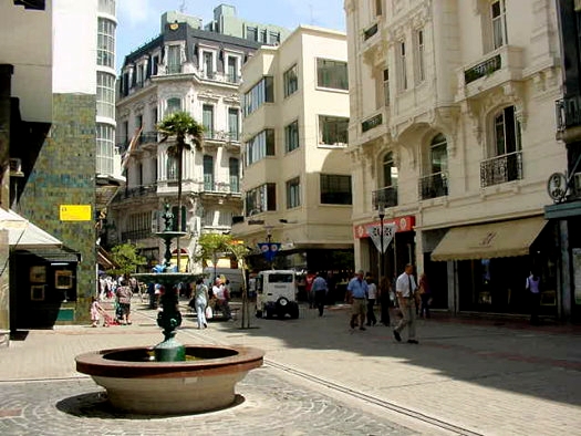 Peatonal Sarand� casi Bartolom� Mitre