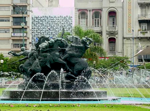 Monumento El Entrevero (Plaza Fabini)