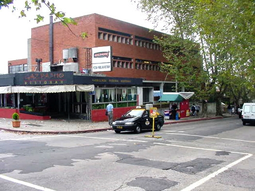 Comercio esquina Mateo Cabral