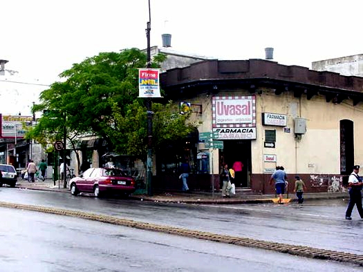 Agraciada esquina Jos� Freire