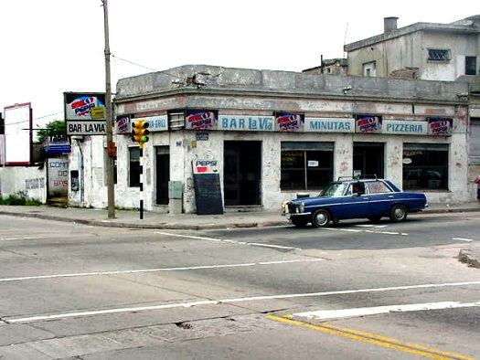 Monte Caseros esquina L.A. de Herrera