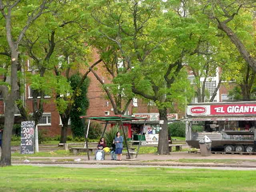 Damaso Larra�aga esquina Parma