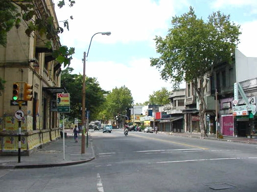 Gral Flores esquina Domingo Arambur�