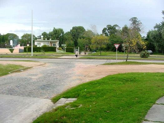 Lancasteriana casi Av. Italia y Jamaica