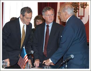 (US Embassy photo by Vince Alongi)