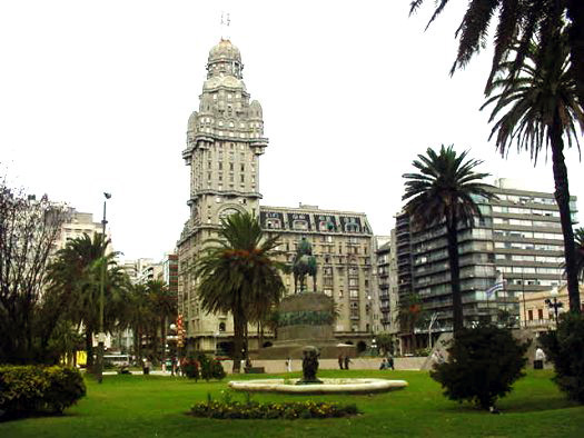 Palacio Salvo (Plaza Independencia)